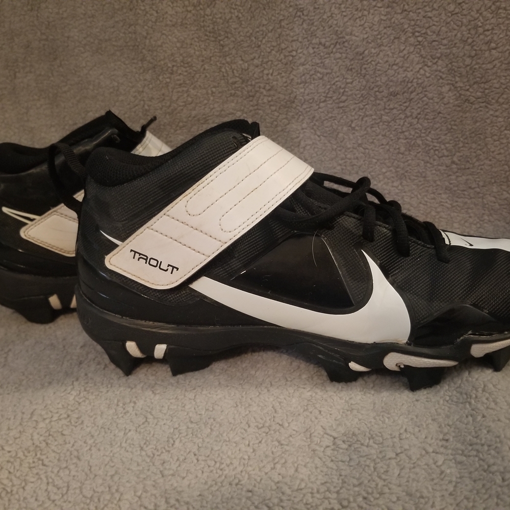 Nike Black and White Athletic Cleats